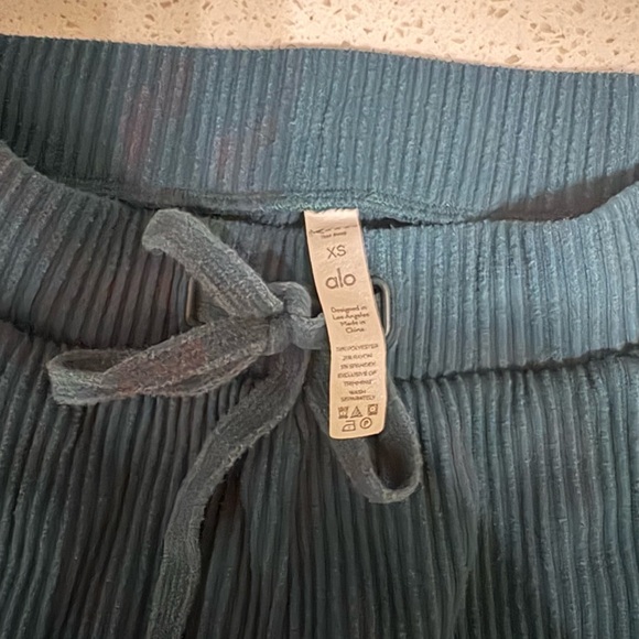 ALO Yoga Muse Midnight Green Jogger - Picture 3 of 5